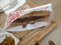 精肉火烧-驴世家驴肉火烧·凉皮·胡辣汤(首经贸店)