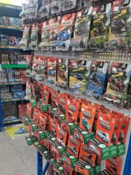 -逝水玩具折扣店