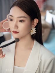-不晚国际婚纱礼服