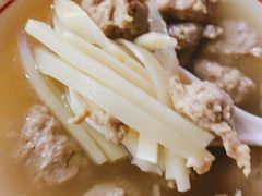 酸笋肉羹汤-津品味小吃(大学湾店)
