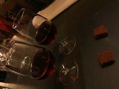 -Restaurant Ancils