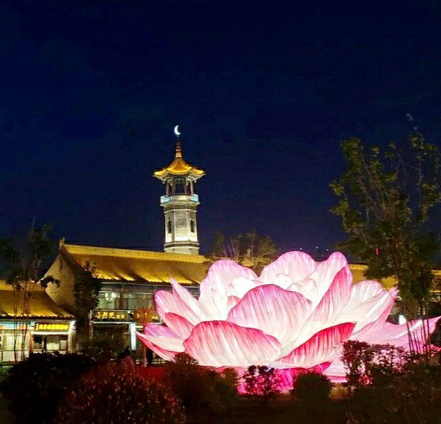 清真大寺在内蒙古自治区呼和浩特回民区通道南街28号,典型的中国传统