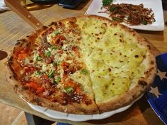 狂野榴莲双拼披萨-盘炉forenza·云贵川融合小食堂 ( 钟楼中柳巷店)