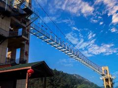 -客天下恐龙水晶玻璃桥