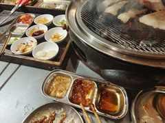 -围炉肉舍•炭烤活鳗•丹东海鲜烤肉(步行街店)