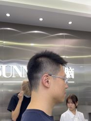 -首脑美发沙龙