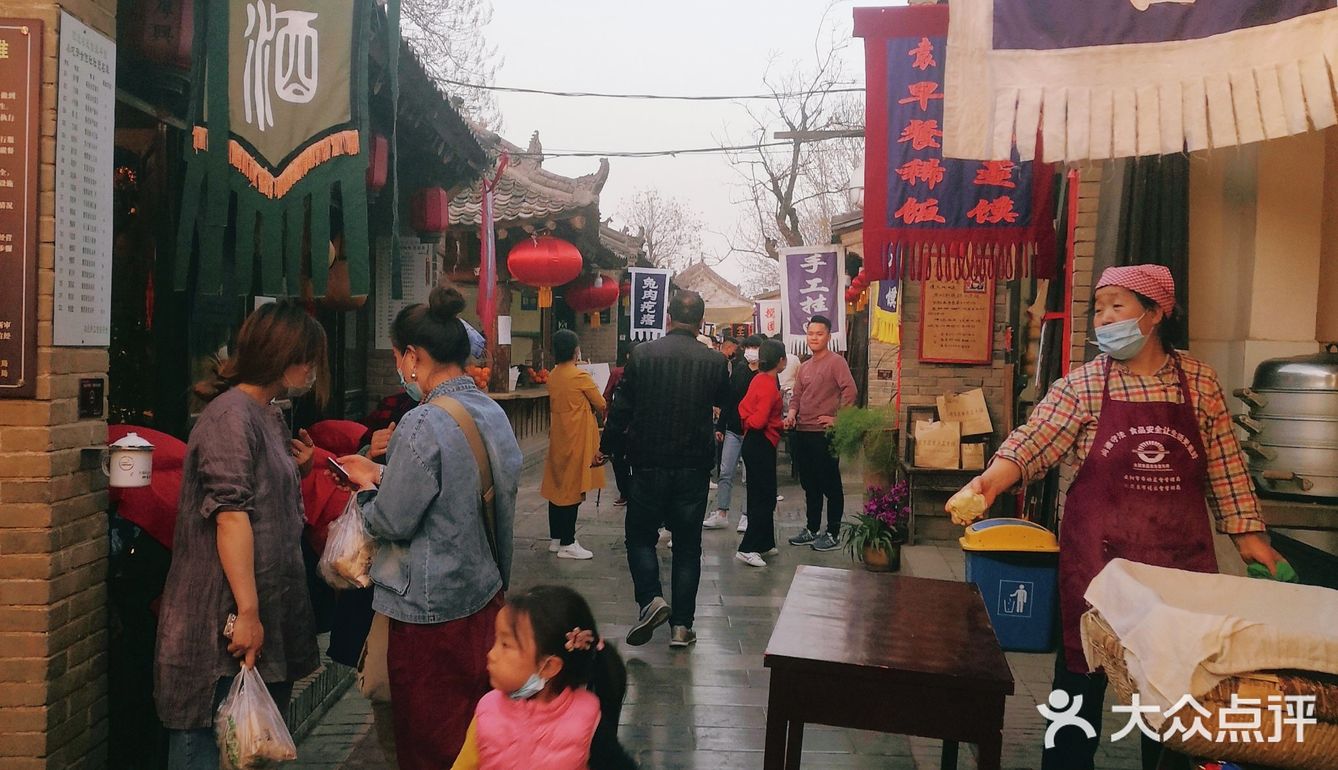 下午5点从咸阳出发，到6点整正好一个小时到袁家村
