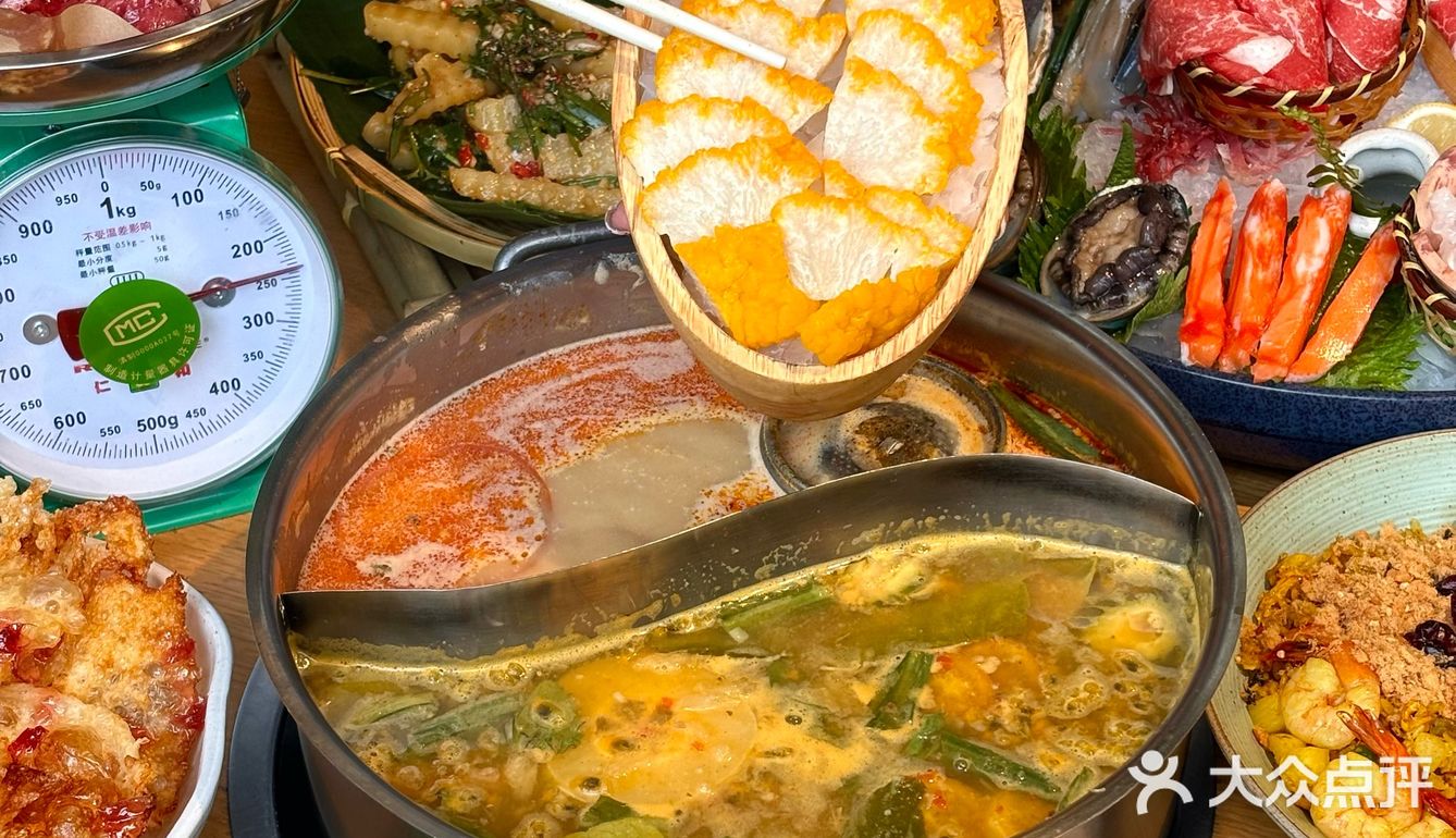 成都还是太全面‼️现舂佐料的云南火锅‼️