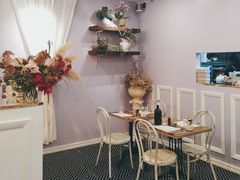 -FLOVIE FLORIST CAFE