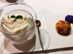 杏仁白玉布丁配蜜汁叉烧酥-广舟(千禧店)