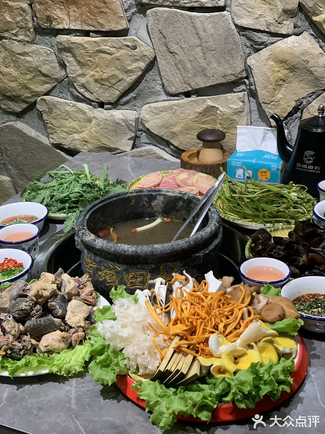 田村野生菌石锅鸡!鲜到跺脚!!