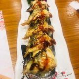 新开的寿司店，店铺环境很有氛围，位置很多，有卡座