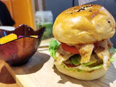 -POKEE VIA&Brunch·维娅(重庆来福士店)