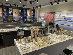 -宏宇眼镜蔡司依视路折扣店(兆佳眼镜城店)