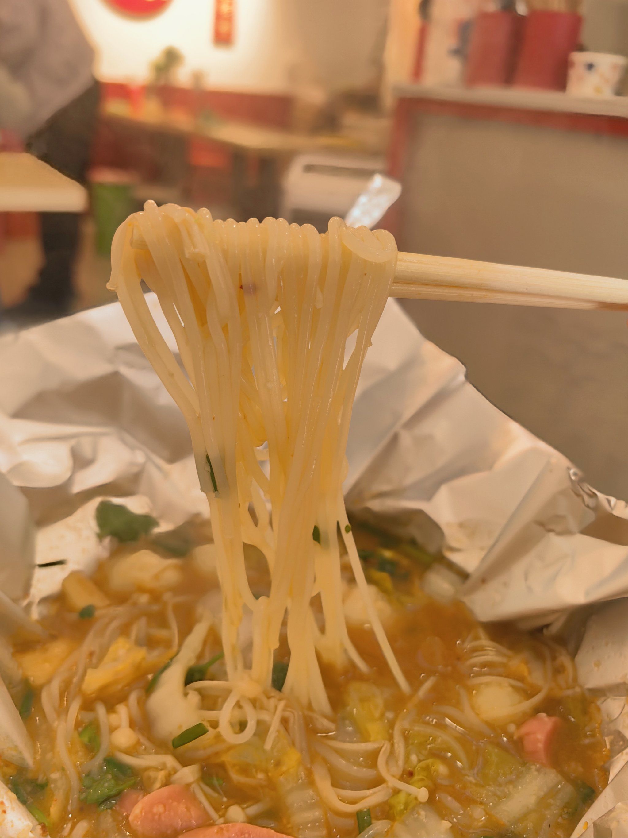 🌶 佳肴菜名:辣小货锡纸鱼丸米线

🍳满分原料:由细米线,白菜