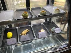 面包甜点陈列柜-喜洲吧·江畔老船厂·庭院餐厅(喜临院店)