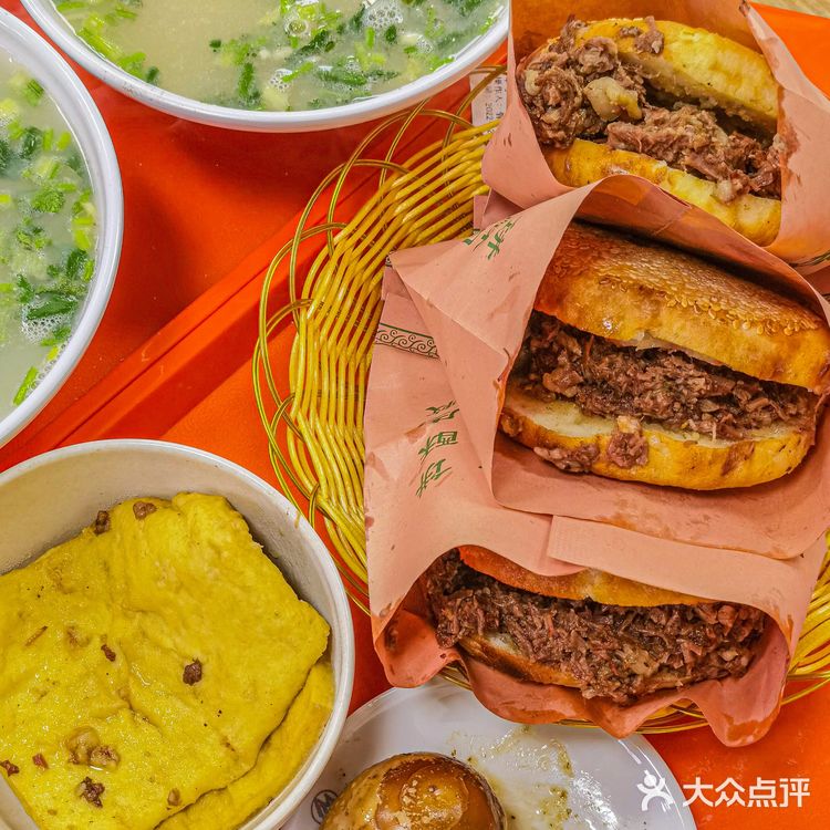 总要为这豪横的牛肉火烧来趟济南❗️香迷糊了❗️