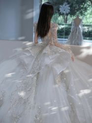 -不晚国际婚纱礼服