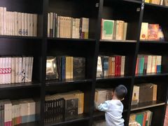 -钟书阁(松江泰晤士小镇店)