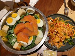 牛油果烟熏三文鱼沙拉-来龙里 精致 东南亚餐室(万象城店)