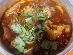 -爆炸头阿姨小四川正宗川味小吃(无任何分店)