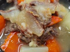 清汤牛筋腩煲-盛燕泥丁粥
