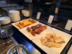 -广州万富希尔顿酒店·感趣自助餐厅·金秋蟹宴生蚝海鲜刺身