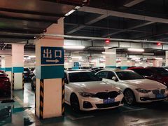 -奥特莱斯停车场