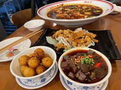 -炉小二铜锅牛蛙•川湘菜(三里屯店)