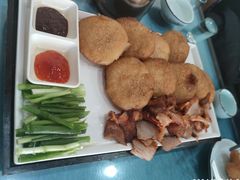 小饼炭烧肉-龙香居海鲜浑锅家常菜·特色驴肉