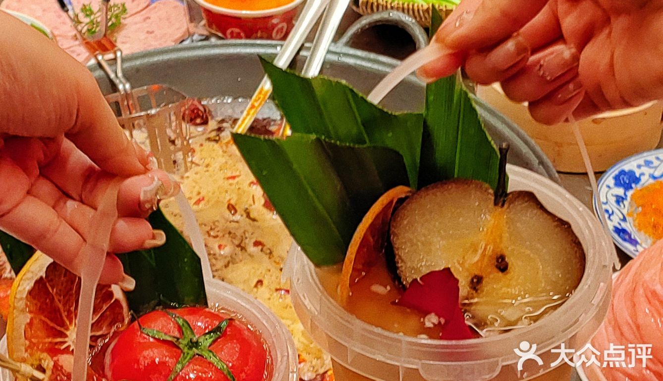 烟台这家冰店吃不够‼️一整颗番茄茶尊好喝