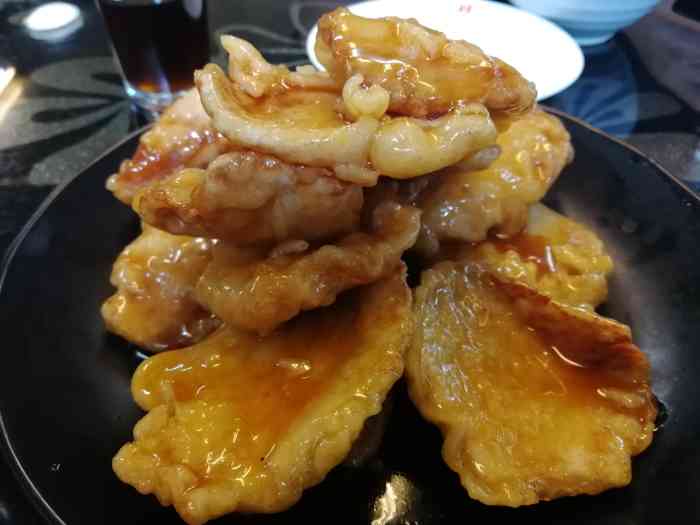 食里香老菜馆-"门头的牌匾不太醒目,里面的装修基本没有.