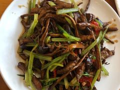 茶树菇炒牛柳-牧羊餐厅