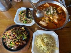 -临江餐馆二楼美食部落