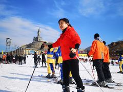 -采薇庄园四季滑雪场