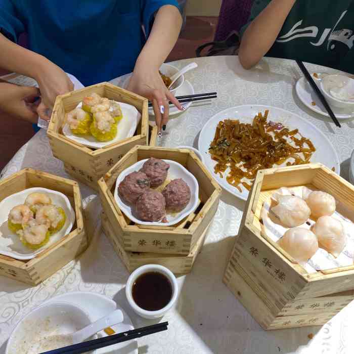 荣华楼点心皇子总店-"中午11:00左右去到,上二楼还有很多位.