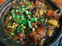 酸菜红烧肉-玥洋老砂锅(广场街店)
