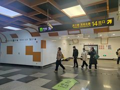 -南京西路(地铁站)