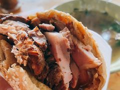 烧饼夹肘子肉-昌顺马记小吃店(昌盛园店)