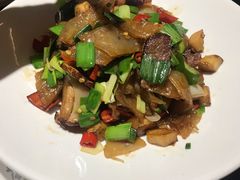 乡巴佬腊肉-东口码头·烧鸽子·鱼头泡饼·地方菜(金鹰悦城店)