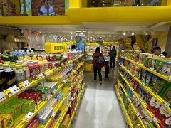-咻啵翔翔零食基地(万达广场店)