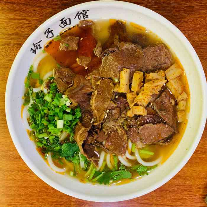 玲子面馆-"老板人很好,点了碗牛肉面,送了个鸡蛋和鹌.