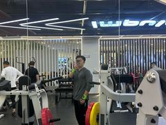 -英派斯健身旗舰店(海信国际中心馆)