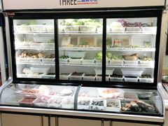 面包甜点陈列柜-畲乡一品鱼府土菜馆