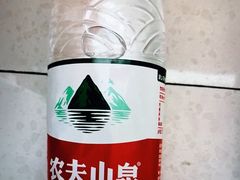 农夫山泉矿泉水-陆壹捌餐厅(五大道店)