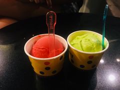 -莓园冰淇淋店