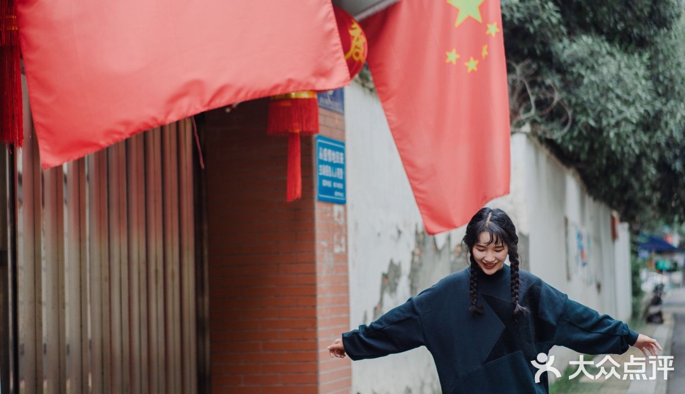成都街拍/成都扫街/这条街也太好拍了吧