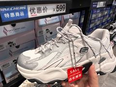 -百年港湾奥特莱斯(香炉礁店)
