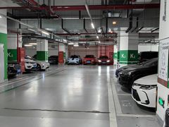 -虹桥天地-停车场