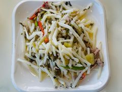 芦苇根炒咸菜肉丝-品鲜村农家菜·阳澄湖大闸蟹(总店)